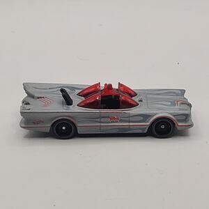 1966 BATMOBILE    2019 Hot Wheels Batman Series Silver